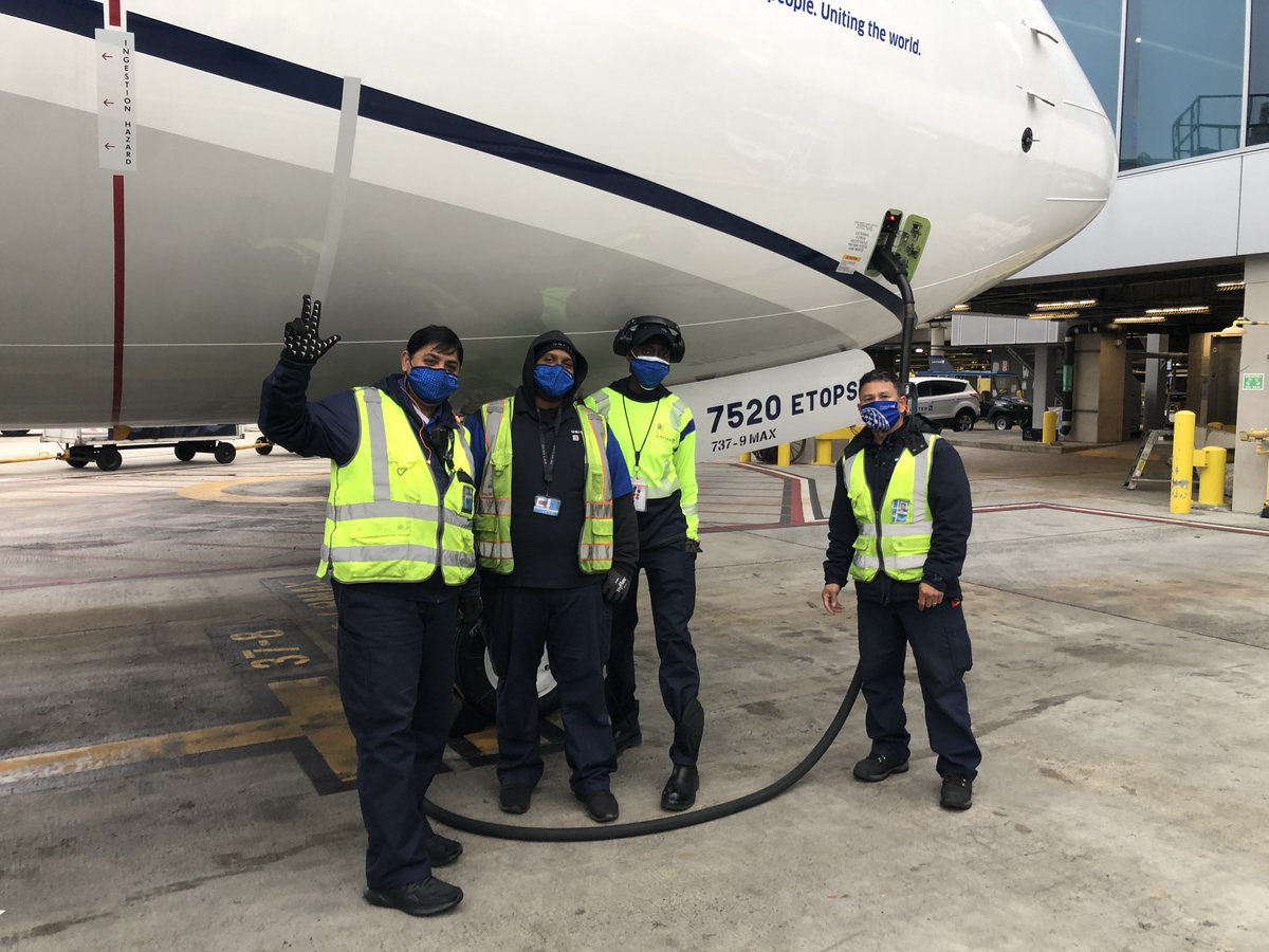 Welcome back Max! Our LAX BTW Team having some fun with our first arrival this afternoon! All of the excitement made for a great photo op. LAX will see it daily starting tomorrow. #WeAreUnited @TammyLHServedio @AlbertoDiaz_UAL