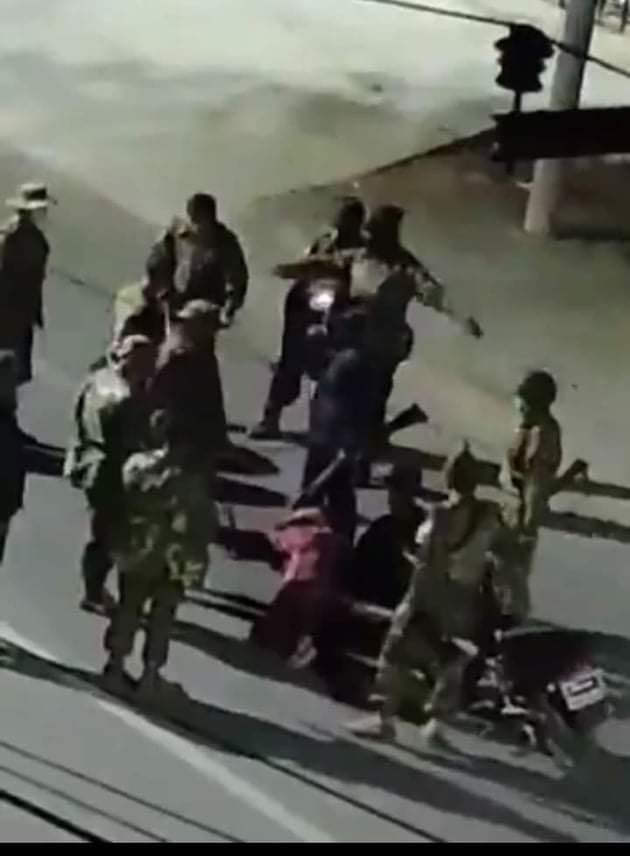 HanNaing34's tweet photo. FREE OUR LEADERS

illegal arrest with armed force without warrent at every late nights &amp; now it've been over 220 political activists, elected governments, UEC members &amp; civil servants who are doing civil disobedient movements.

#WhatsHappeningInMyanmar
#CDM_IsTheAnswer
#Feb12Coup https://t.co/bEEFWCb7lE