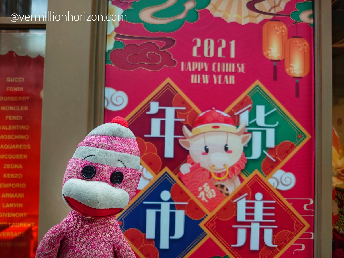 LilSquirtMonkey's tweet photo. Wishing you all a happy new year of the ox! (Shanghai, China)

#Shanghai #China #HappyNewYear #ChineseNewYear #YearOfTheOx #ぬい撮り #SockMonkey #BigAdventures #FineFamilyAndFriends #上海 #中国 https://t.co/P3G5Pk673r