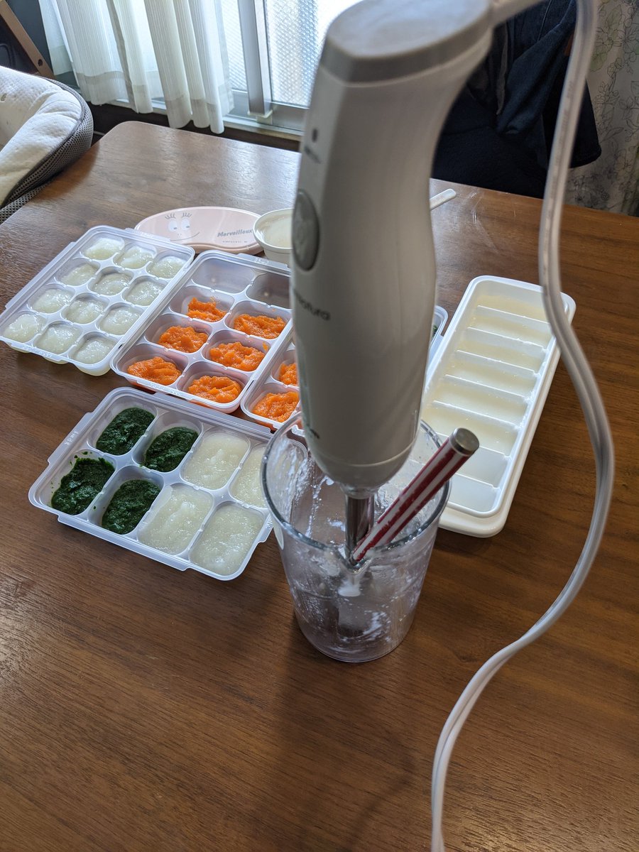 baabapaapa's tweet photo. 離乳食お野菜デビュー

初めてのニンジン。
人参が唇について口紅みたい笑

茹でてブレンダーで潰して作りました。
ブレンダーほんとに便利。神器。

#パパスタグラム #ベビスタグラム #育児日記 #赤ちゃん #baby #babystagram #イクメン #親ばか #赤ちゃんモデル #5ヶ月 #離乳食 #バーバパパ #口紅 https://t.co/Fg1ng1f2XZ
