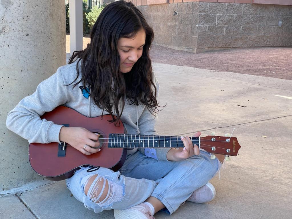 Building kites and listening to music in the courtyard is amazing! The <a href="/LSLeopards/">Legend Springs</a> are rocking it! #learning #buildinggreatness <a href="/LSLeopards/">Legend Springs</a> <a href="/DVUSD/">Deer Valley Unified School District</a> <a href="/FreshBasl/">Nichole</a>