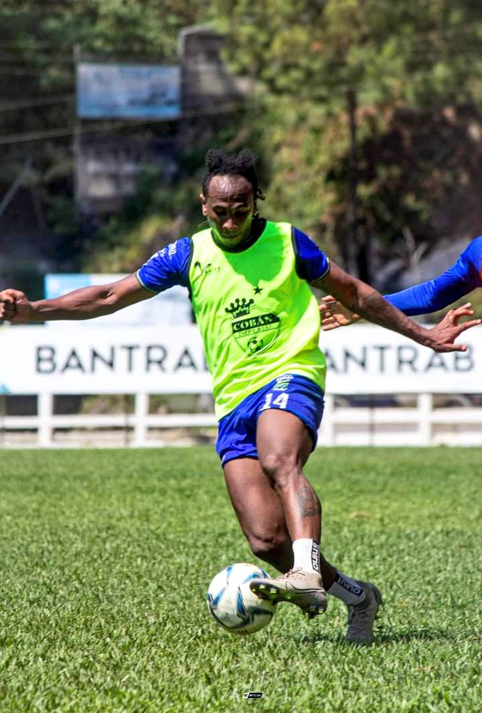 TribunaSportsGT's tweet image. #Clausura2021 | 🤩¡EL PRÍNCIPE HA VUELTO! 🤩

Con las incorporaciones de los últimos refuerzos; B. Díaz, A. Miranda, J. Calderón, A. Galindo y R. Betancourth nuestros Príncipes Azules ya trabajan en el Ecológico de América.

#VamosCobán ¡VAMOS PRÍNCIPES! 💙💪