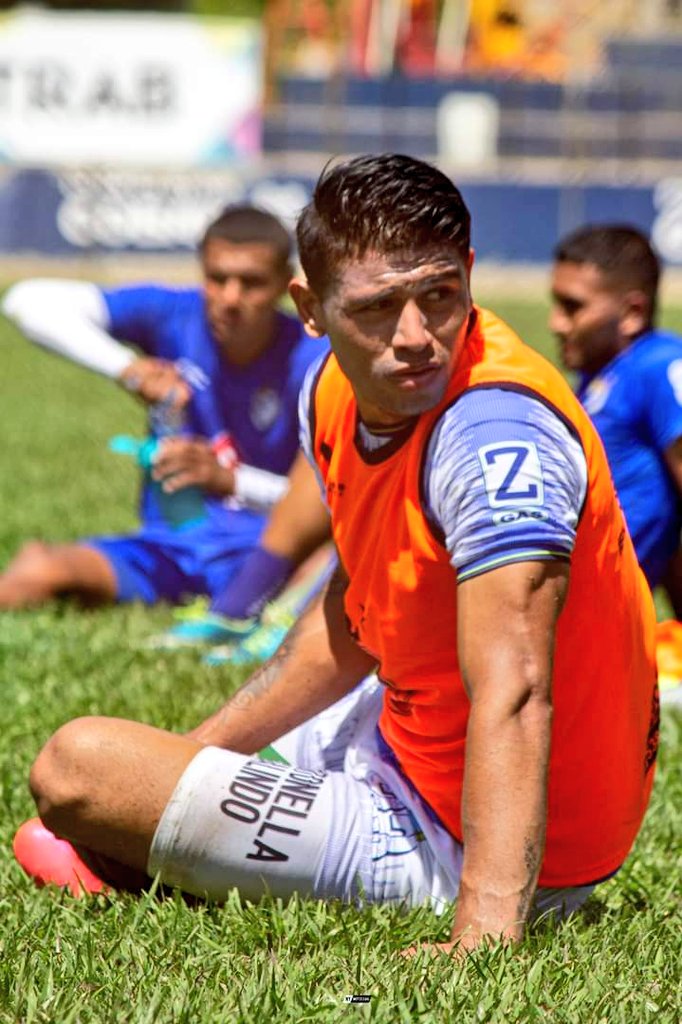 TribunaSportsGT's tweet image. #Clausura2021 | 🤩¡EL PRÍNCIPE HA VUELTO! 🤩

Con las incorporaciones de los últimos refuerzos; B. Díaz, A. Miranda, J. Calderón, A. Galindo y R. Betancourth nuestros Príncipes Azules ya trabajan en el Ecológico de América.

#VamosCobán ¡VAMOS PRÍNCIPES! 💙💪