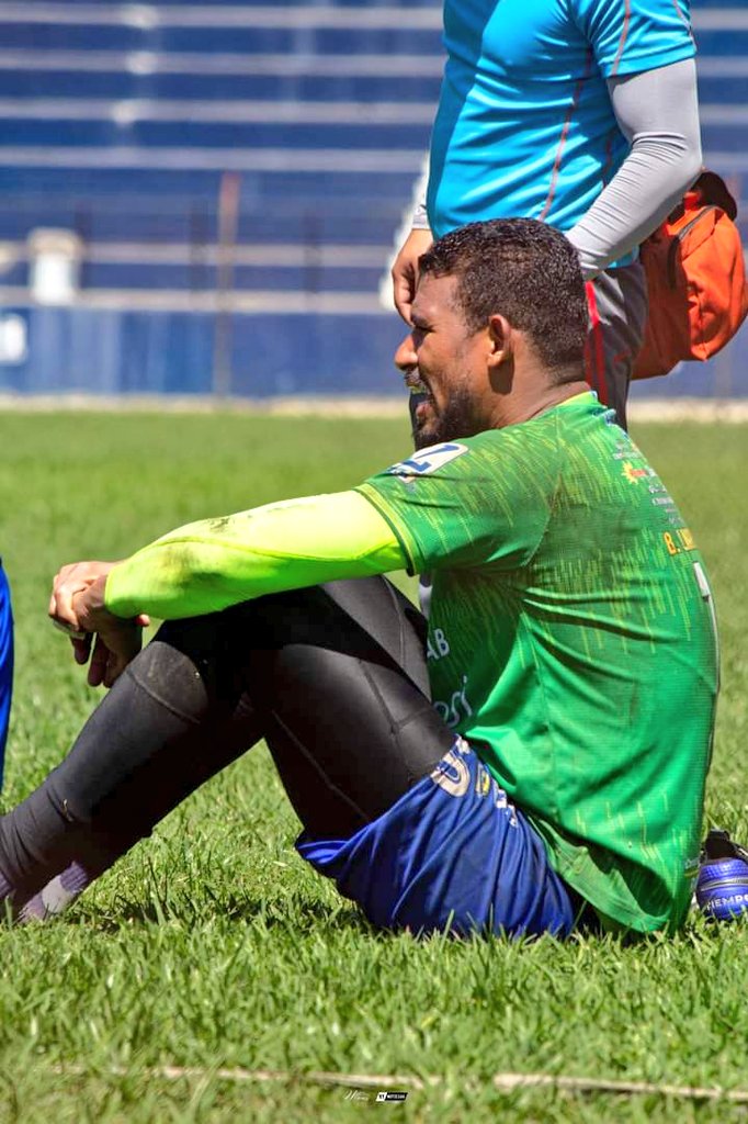 TribunaSportsGT's tweet image. #Clausura2021 | 🤩¡EL PRÍNCIPE HA VUELTO! 🤩

Con las incorporaciones de los últimos refuerzos; B. Díaz, A. Miranda, J. Calderón, A. Galindo y R. Betancourth nuestros Príncipes Azules ya trabajan en el Ecológico de América.

#VamosCobán ¡VAMOS PRÍNCIPES! 💙💪