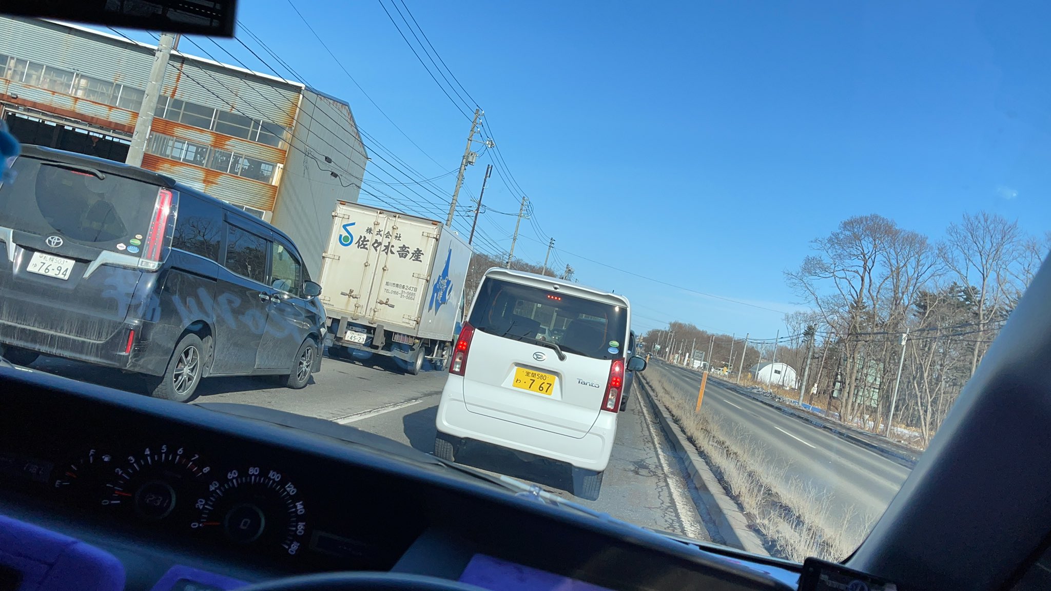 画像 Mst Hide 36号苫小牧植苗の交差点にてトレーラー横転で道塞ぎ渋滞中 T Co Fauxuogmwk まとめダネ