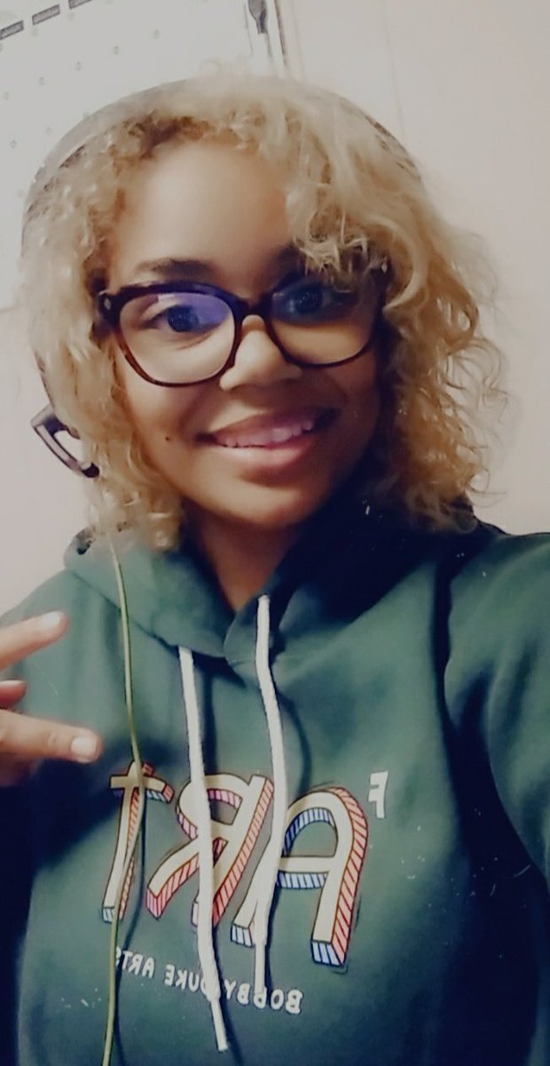 JenniferOlise's tweet photo. @BobbyDukeArts  my sweater finally came!!! It's so comfy and awesome 😍 https://t.co/AKaRTbg3lj