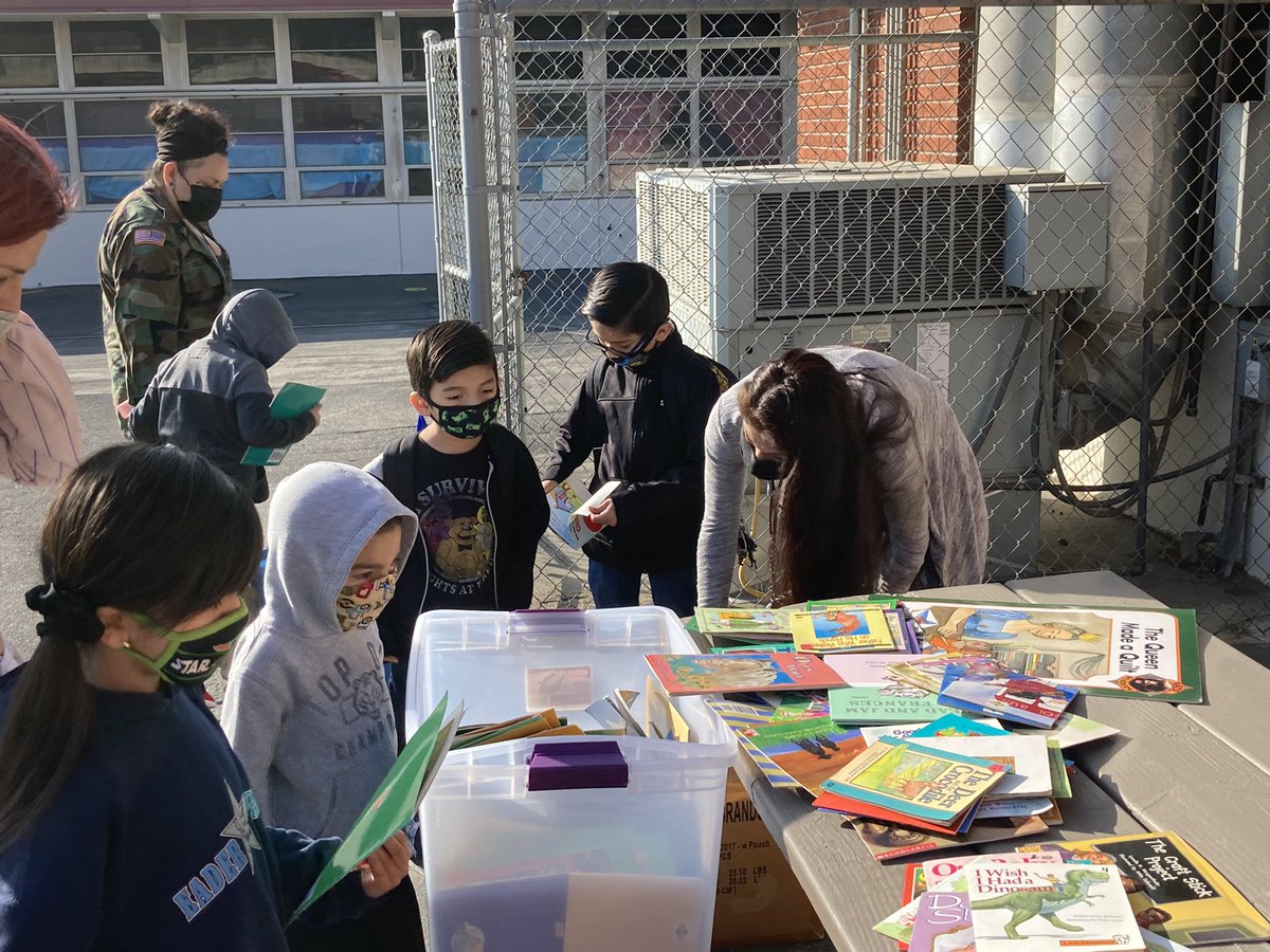 Kaiser doctors came to visit during one of our school material pick ups. Students also stopped by to pick up their laptops.