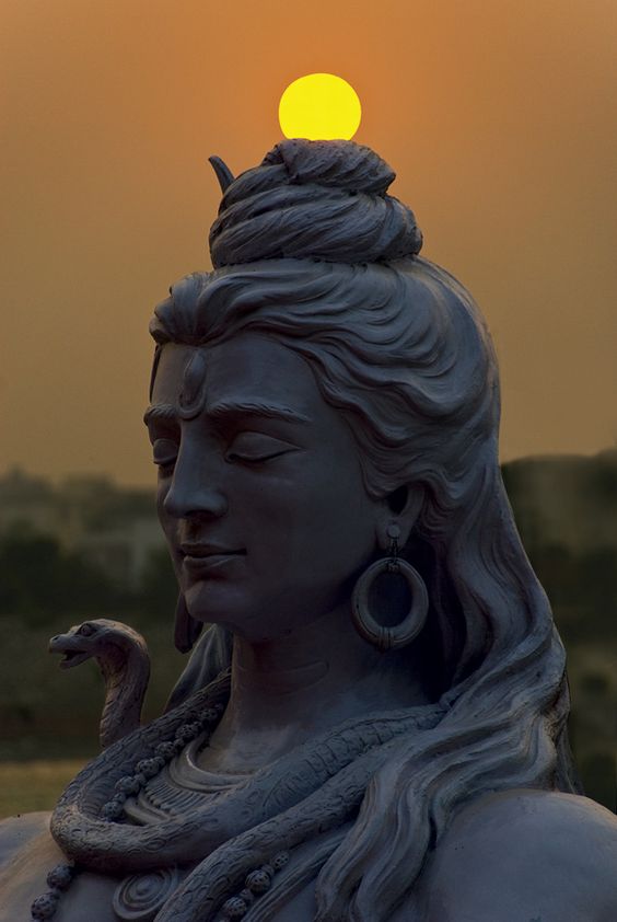 2. Knowledge is Godseseorang tidak mampu mempunyai banyak pengetahuan dalam banyak hal, tapi seseorang bisa dan mampu memiliki banyak pengetahuan dalam suatu hal. We should find that seed of knowledge within us, and then do all our karma around it