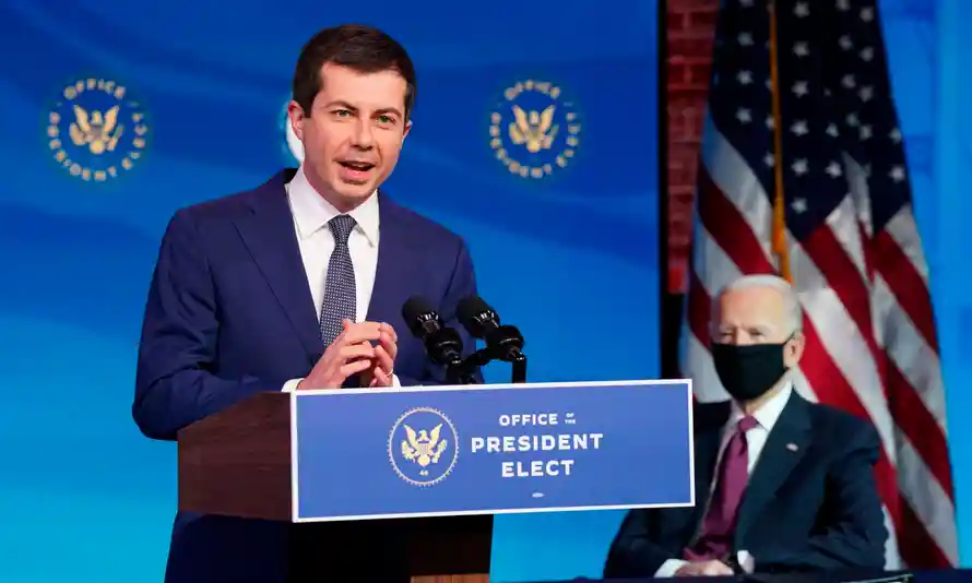 New:  @SecretaryPete meeting w/ frontline transit workers at Union Station on Friday. He'll discuss the "importance of the recently announced federal mask requirements for public transportation" and highlight the Biden Admin's support for more COVID relief funding for transit.