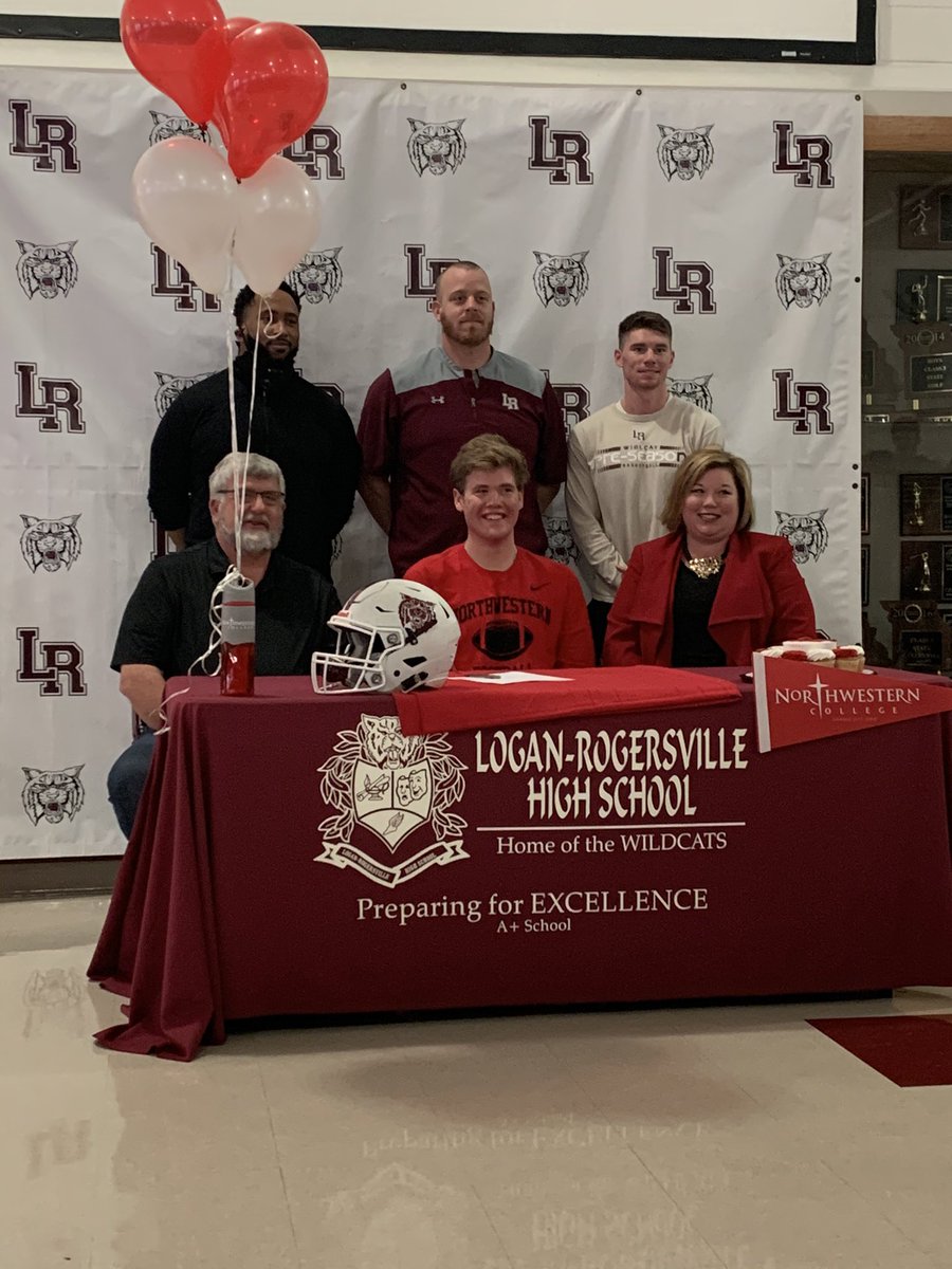 LRWildcatATH's tweet photo. Trystin Voss @TrystinVoss signs today with Northwestern College football @nwc_fb @nwcraiders @BryanEversonMF @OzarksOzone @LogRogFB https://t.co/0CgIIhisrh