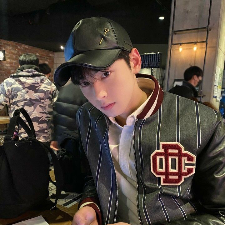 chartsastro's tweet photo. Cha Eunwoo before and after True Beauty on Instagram.

Dec. 09 - 9,9M followers
Feb. 04 - 16,2M (+6,3M in 57 days)

#ASTRO @offclASTRO https://t.co/U96DRQuM8E