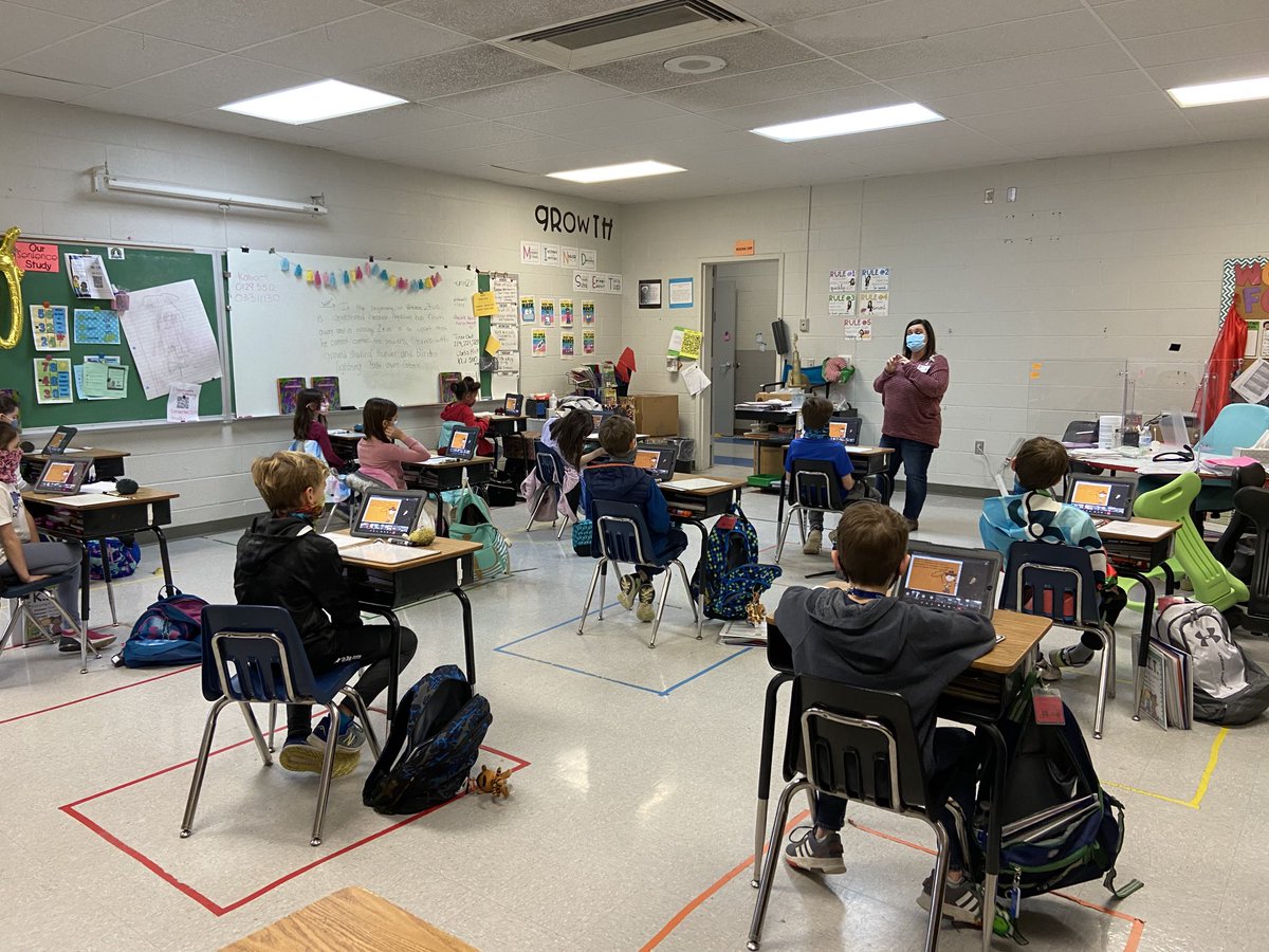 EMcCallieTech's tweet image. What do you do when your ProBoard is being replaced? Of course, you use Teams to call your Students in order to share your screen. #teacherhack #superteacher ⁦@CrosswindElem⁩