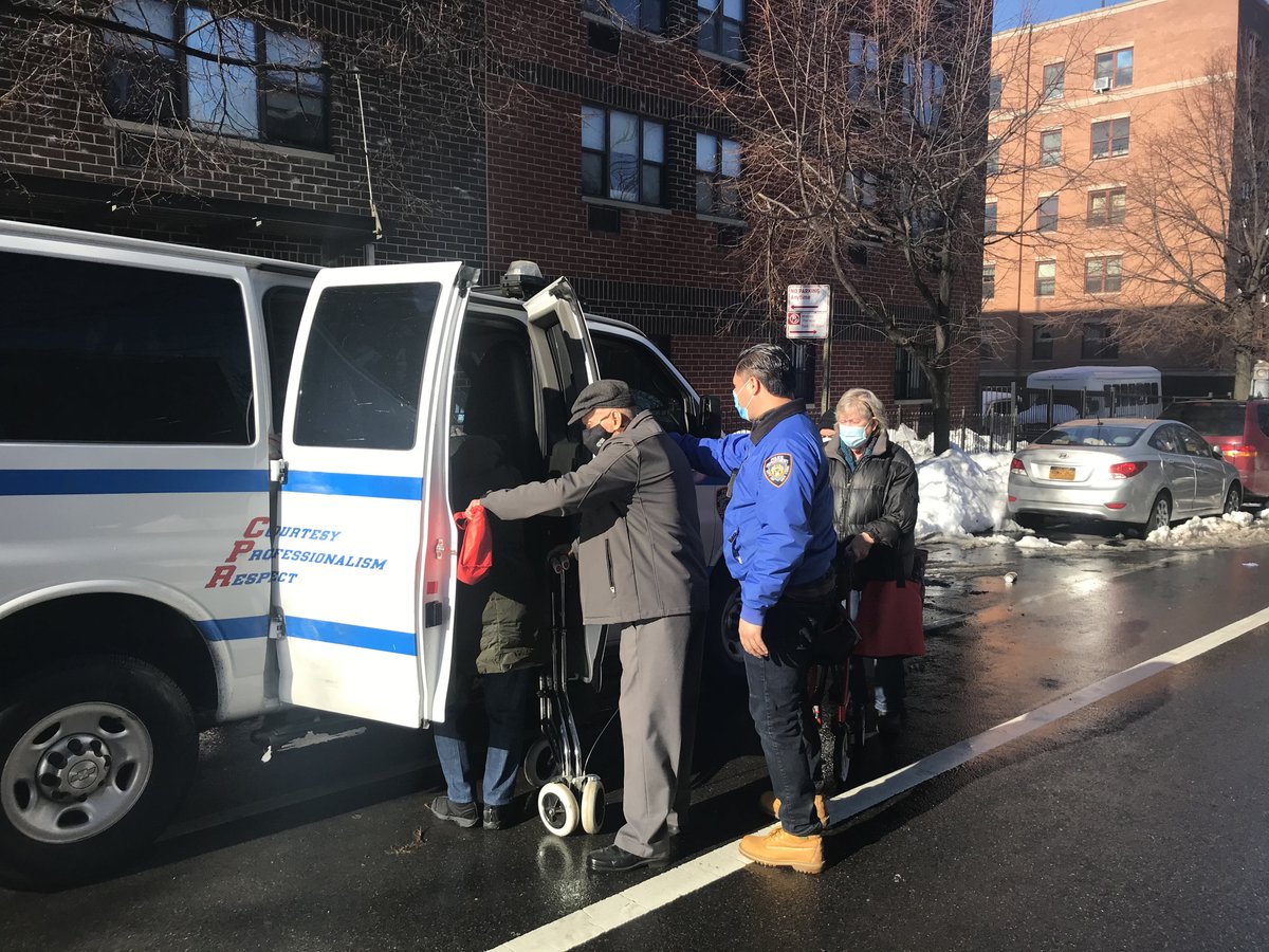 NYPD83Pct's tweet photo. Thank you @NYPDBklynNorth Chief Harrison, our Community Affairs & Crime Prevention Officers for helping the 83 Community Council transport our Seniors for a COVID shot. #CommunityandPoliceWorkingTogether https://t.co/QL7qTinhed