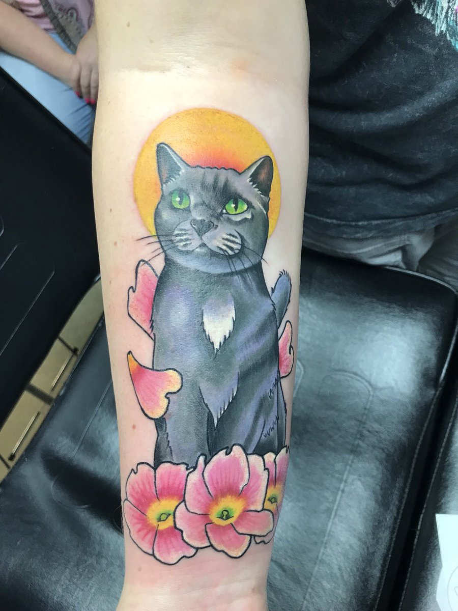 roxieandem's tweet photo. @WyattPuppers This happened with me but the tattoo wasn’t even a furry 🥲 it’s my cat. And then my manager and coworker made fun of me for having a “furry looking tattoo” for the rest of the shift. Little did they know... 😳 https://t.co/EhSDQK6lDK