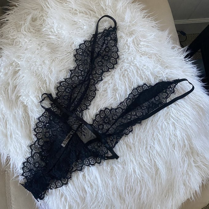 More items listed on my Poshmark✨ALL for $5😇 https://t.co/U1XYBMIQUX https://t.co/biRFNznRiT