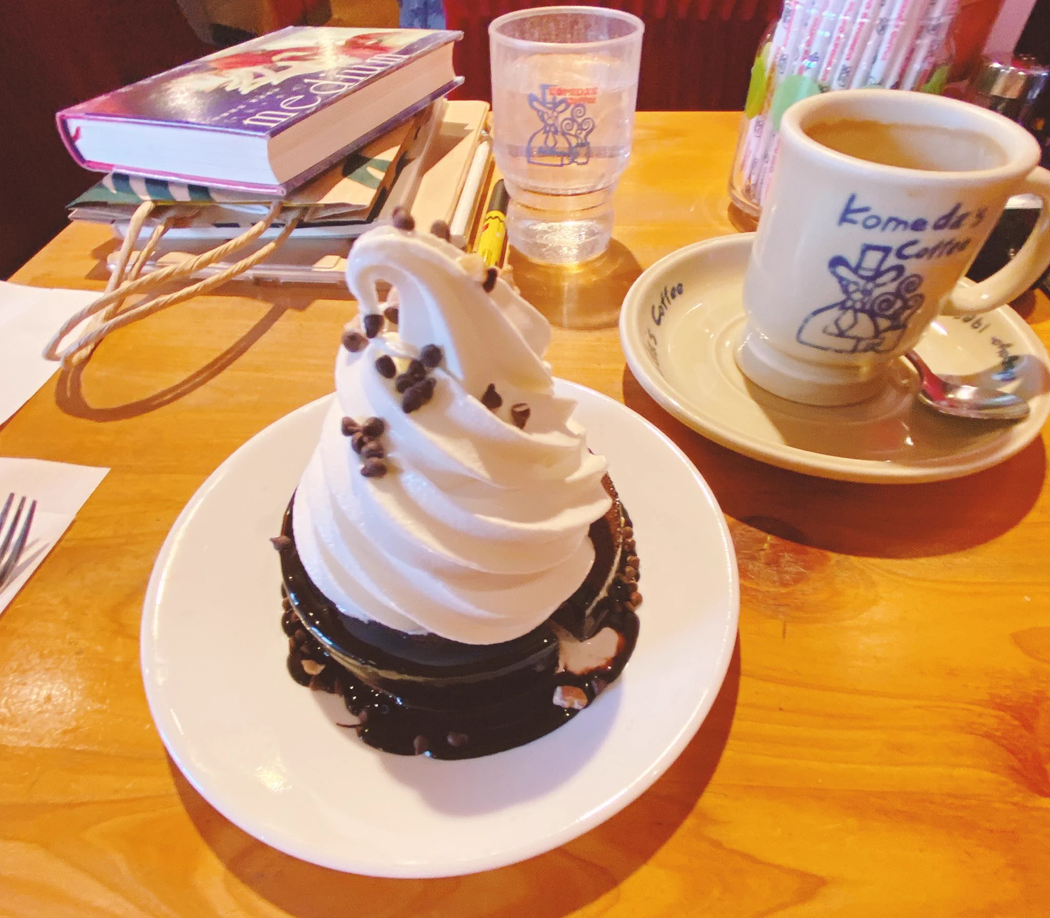 コメダでGODIVAコラボを注文した結果？ソフトクリームの量がおかしいwww