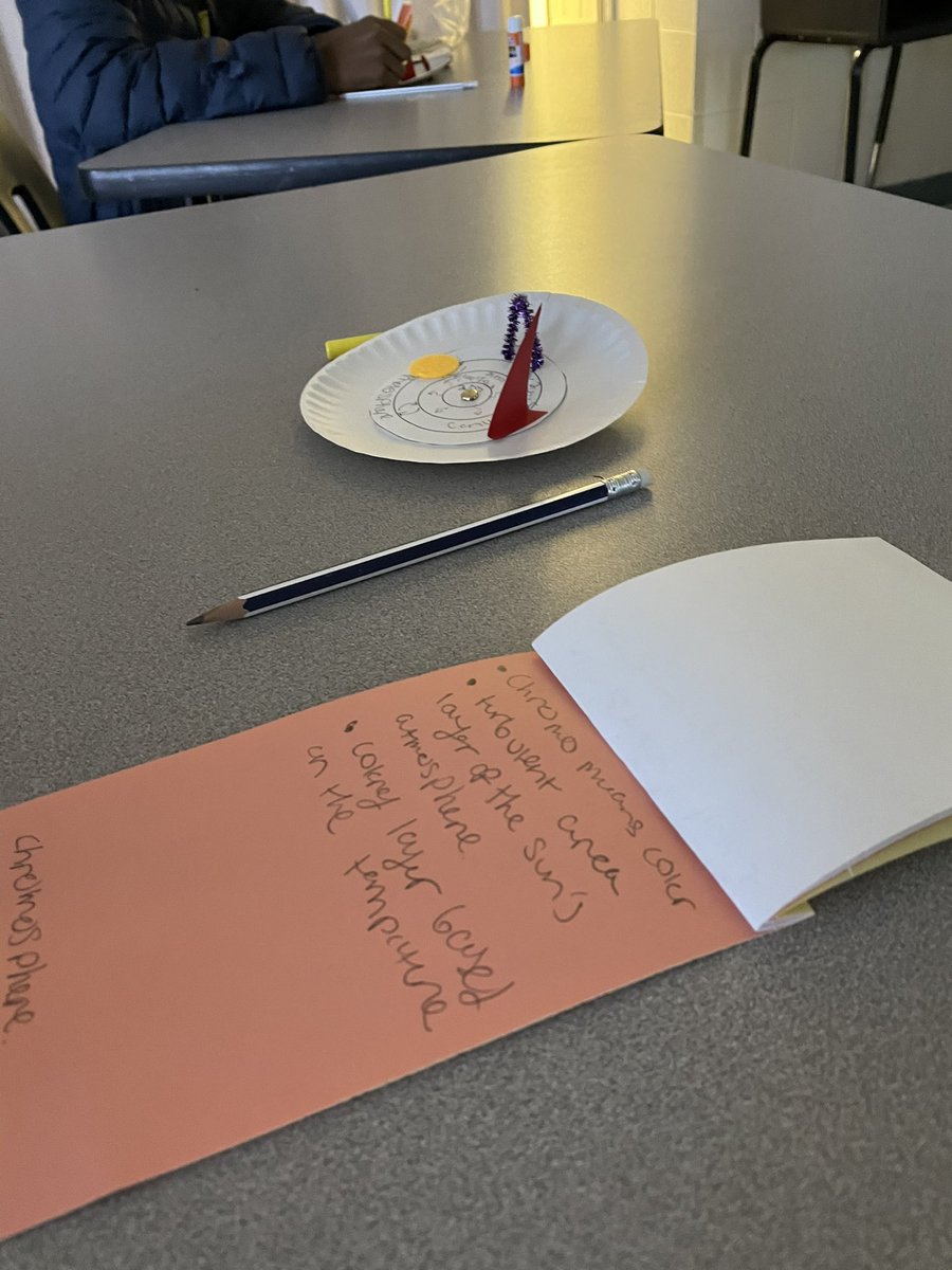 MsFoxGMS's tweet photo. Note taking and modeling in the science classroom @GMSBucs #pascodoingscience https://t.co/mVD6A6I9XH