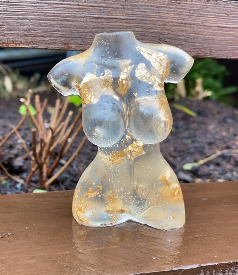 JadeBurns96's tweet photo. Hi could everyone please follow my new business venture on Instagram or if it’s not your cuppa tea a like / retweet would go along way. Thank you 💖 

Decided to start my resin art business as I’ve been furloughed all year &amp; lockdown isn’t fun but it lead me to something great🥰 https://t.co/sPShwLk97R