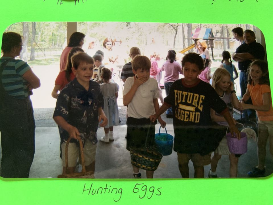 YahooSports's tweet photo. A few months after @TomBrady won his second Super Bowl, a young @PatrickMahomes was hunting Easter eggs in a "FUTURE LEGEND" T-shirt 🤯

Ahead of the Super Bowl, Yahoo Sports tracked down his old teachers

From @HenryBushnell ➡️ https://t.co/Gg1XNR6Qdv https://t.co/XfmkNNVQi6