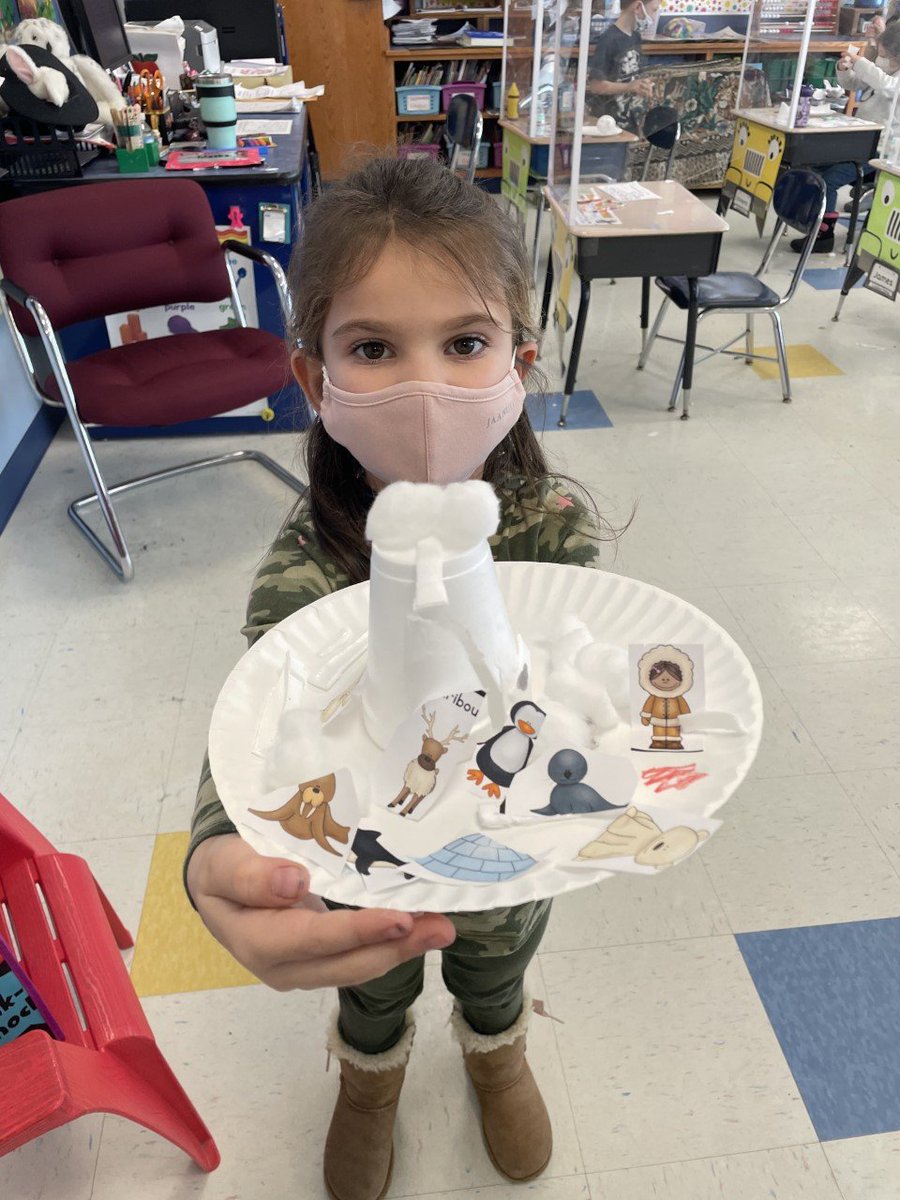 perlesmagnet's tweet photo. Kindergarteners used their firsthand experience on Monday to learn more about the characteristics of blizzards.  Check out the igloos they created to keep our Arctic animals safe.   #STEAM #blizzards #weather https://t.co/Yu2FOAdzo7