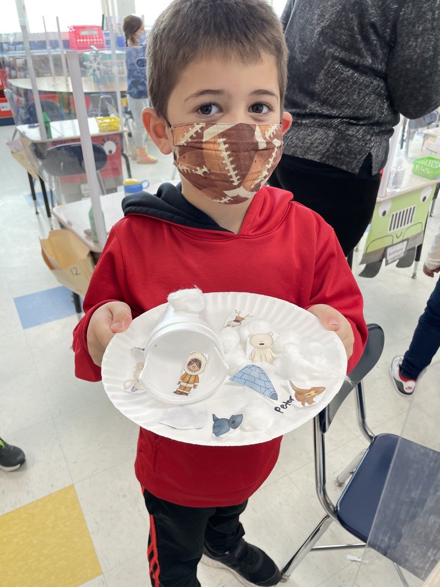 perlesmagnet's tweet photo. Kindergarteners used their firsthand experience on Monday to learn more about the characteristics of blizzards.  Check out the igloos they created to keep our Arctic animals safe.   #STEAM #blizzards #weather https://t.co/Yu2FOAdzo7
