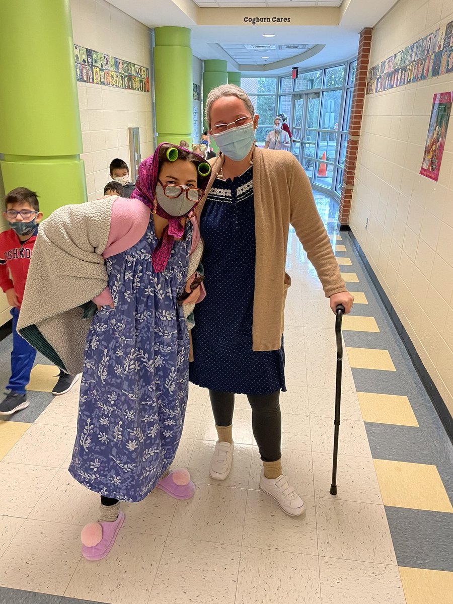 lisagarosi's tweet photo. 100th day of school @CogburnWoodsES https://t.co/Sqmwnd3nW2