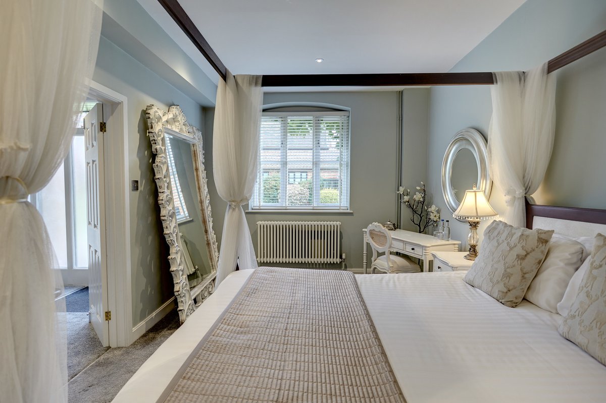 One of our beautiful bedrooms here at Seckford ❤️While we maintain our history here at the hall, we maintain our history but like to keep it modern 😍 Check us out to find out more!