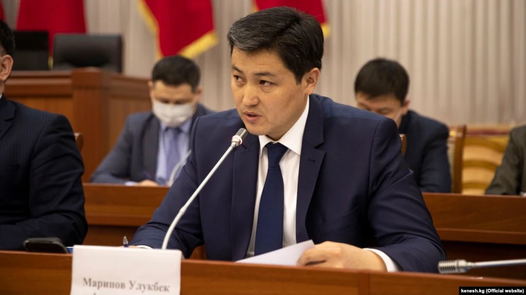 There's a new PM: Ulukbek Maripov, started out in Min of Finance and was last working in the Accounts Chamber. He was nominated for PM by Respublika-Ata Jurt, but his own party loyalties (if you believe him) don't exist  https://vesti.kg/politika/item/81543-ulugbek-maripov-dvadtsat-let-ya-ne-byl-ni-v-odnoj-partii-u-menya-net-politicheskikh-ambitsij.html