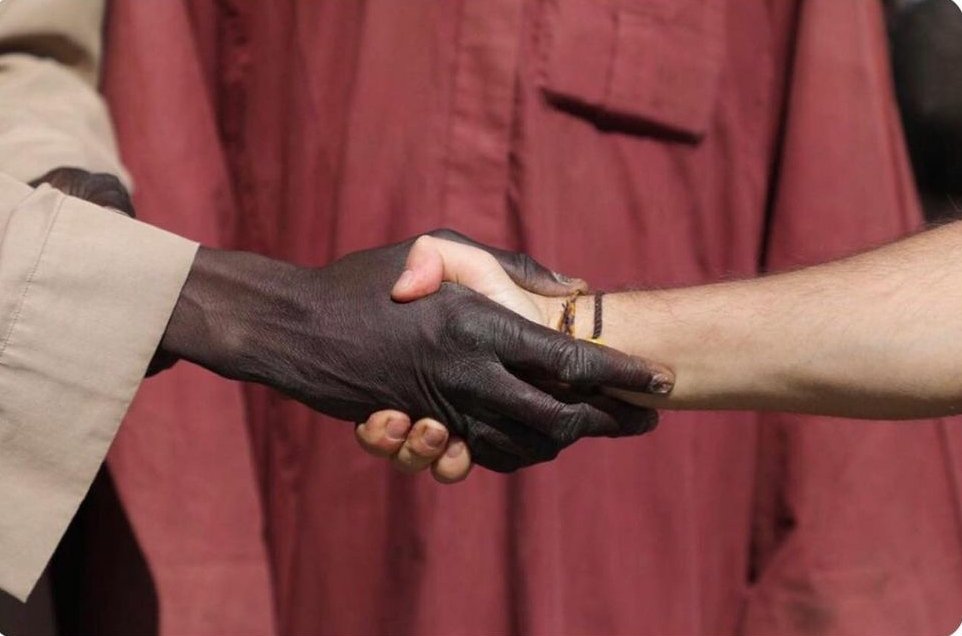 "Birileri size "dua et bana" derse, hayatı kalbine ağır gelmiştir. Onu yalnız bırakmayın."