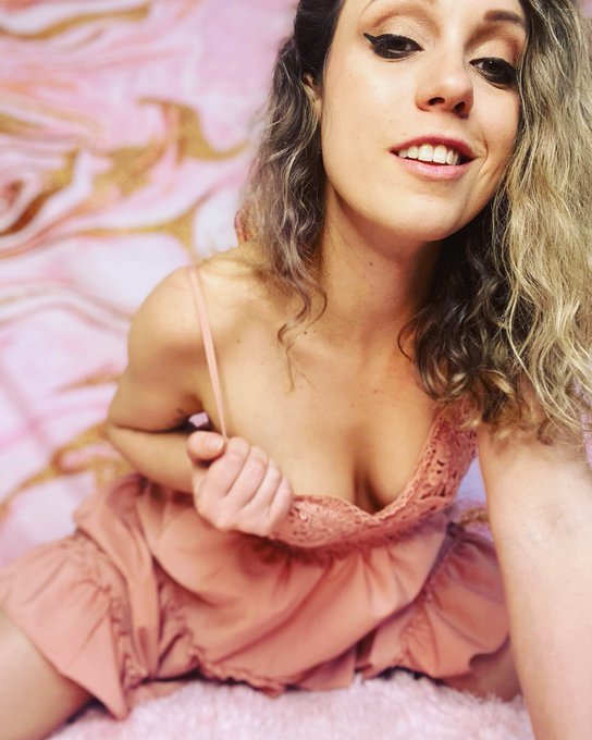 New blow job up 😘 https://t.co/YGbyPWCbjQ<a href="/tag/mvsales"class="tags"><span>#mvsales</span></a>