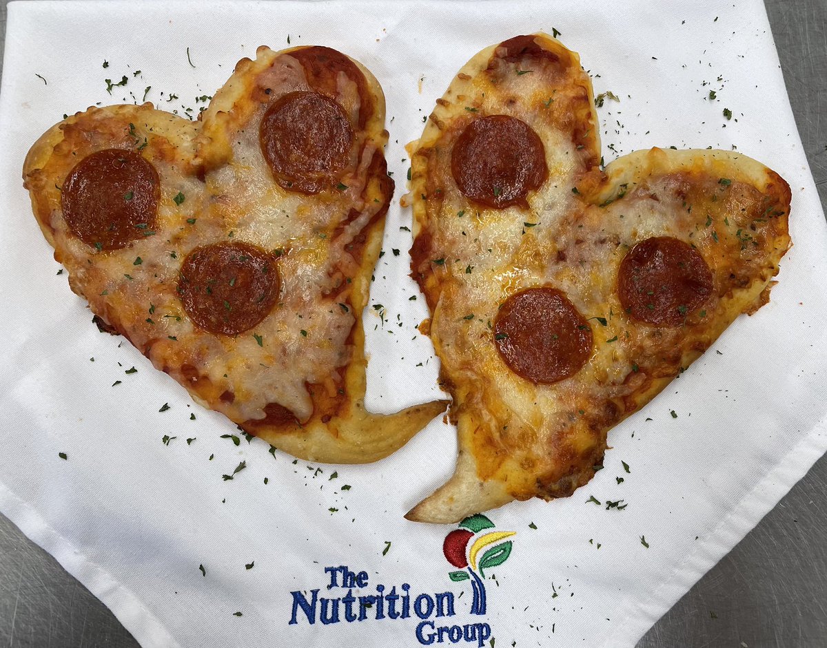 kgalinskytng's tweet photo. Heart shaped pizzas for our Valentine’s ❤️🍕 #tngfoodfun #tngfeedskids #wearetng https://t.co/KmROHkCvYY