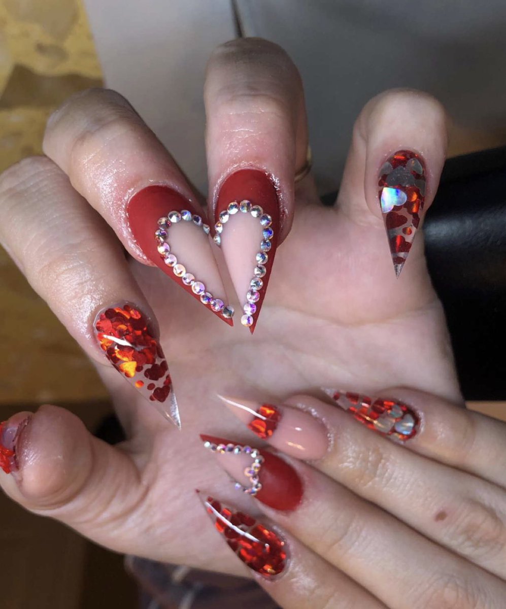 rossyr0zay's tweet photo. feels good to be back after a month of having bare nails / boy hands. my nail tech took a rest & i couldn’t cheat on her #nowimback #blingbling https://t.co/IrYdXqs4Xj