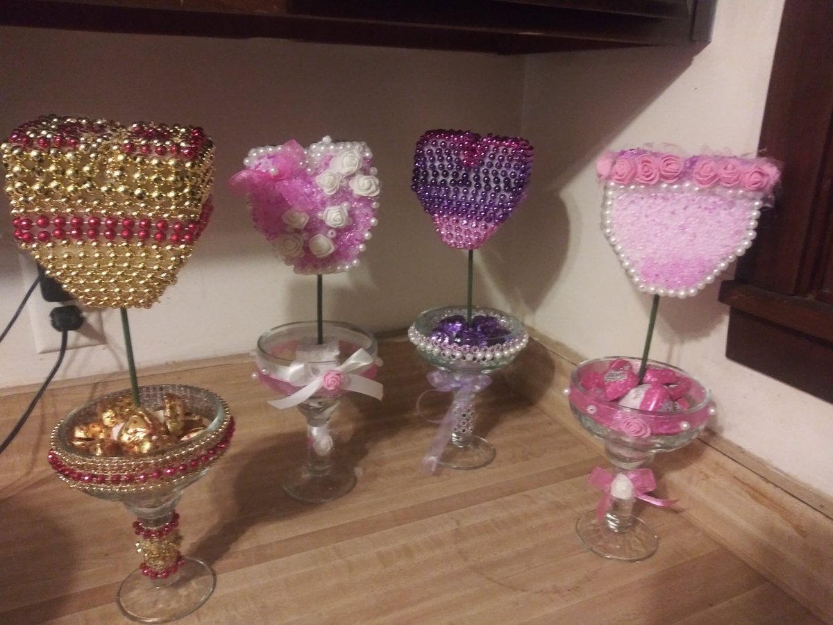 thewwofballoons's tweet photo. more heart with candy in champagne dishes https://t.co/6uWjlnkRii