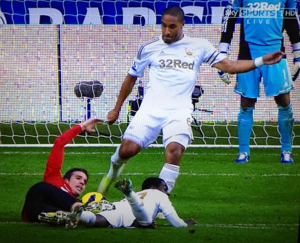 Happy 37th Birthday to Ashley Williams, throwback to when he nearly killed Robin van Persie. 
