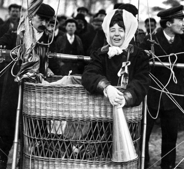 #OTD 16 Feb 1909 #suffragette Muriel Matters took to the air in a #dirigible over #London to leaflet state opening of Parliament with Votes for Women leaflets. Blow off course but made headlines around 🌍 Listen to her story here: bit.ly/3pO4qe0  bit.ly/39NOP8C