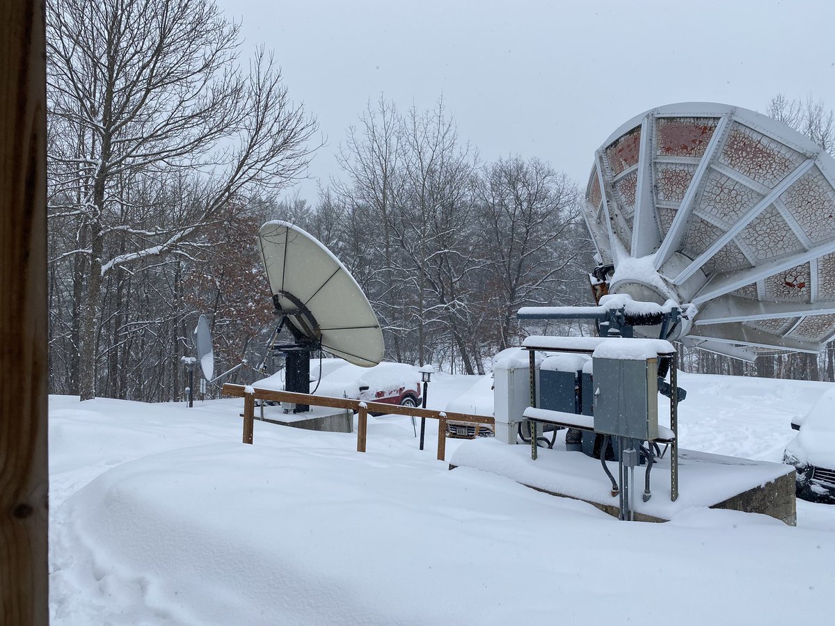JustinBettiTV's tweet photo. Geoff just measured 6.8 inches of snow so far, in Rhinelander. #WisconsinWx #Snow #Northwoods https://t.co/LeDuOGO9yi