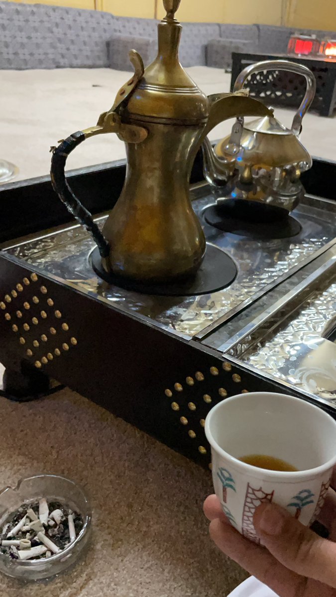 _8ryb's tweet photo. احياناً مابيدي حيله 
بس دايماً بيدي قهوه :) https://t.co/cRpwBiGKny