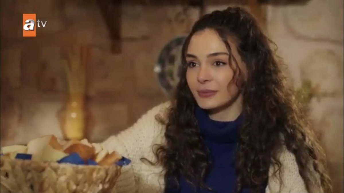 As someone who used to be so deeply attuned to Reyyan's emotions and needs, he misses SO much this episode. Dilsah snubs Reyyan at breakfast, he misinterprets completely. She doesn’t want Reyyan in the room and he reacts well but blows it off  #Hercai