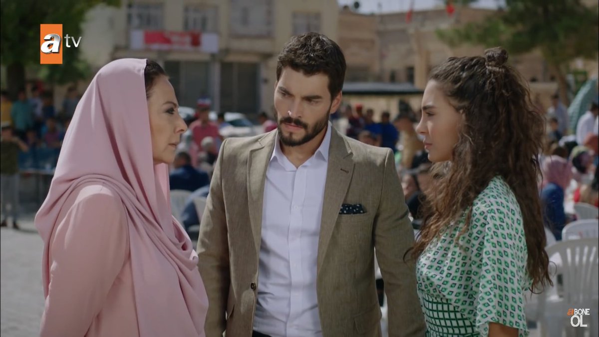 The way they’re sitting at breakfast, with Reyyan on one side and Dilsah on the other, reminds us of this shot from 18, with Reyyan versus Azize & Miran in the middle. A foreshadowing of what is to come- Miran torn between his loyalty to D and his love for R.  #Hercai