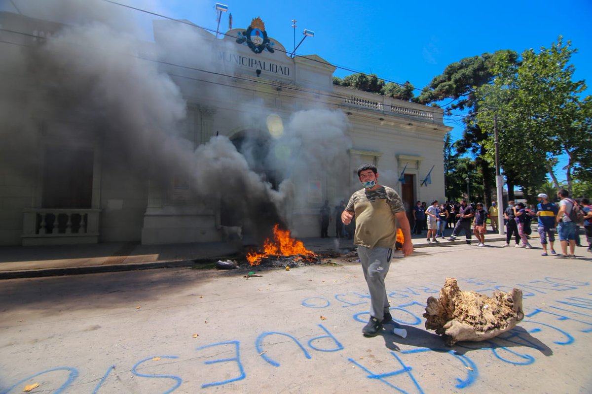 Mi compromiso es con las vecinas y vecinos de San Vicente, para mejorar la calidad de vida con justicia social. No voy a permitir ninguna forma de vandalismo y extorsión de personas ajenas a nuestro distrito.
Trabajamos para poner a San Vicente de pie tras cuatro años de abandono