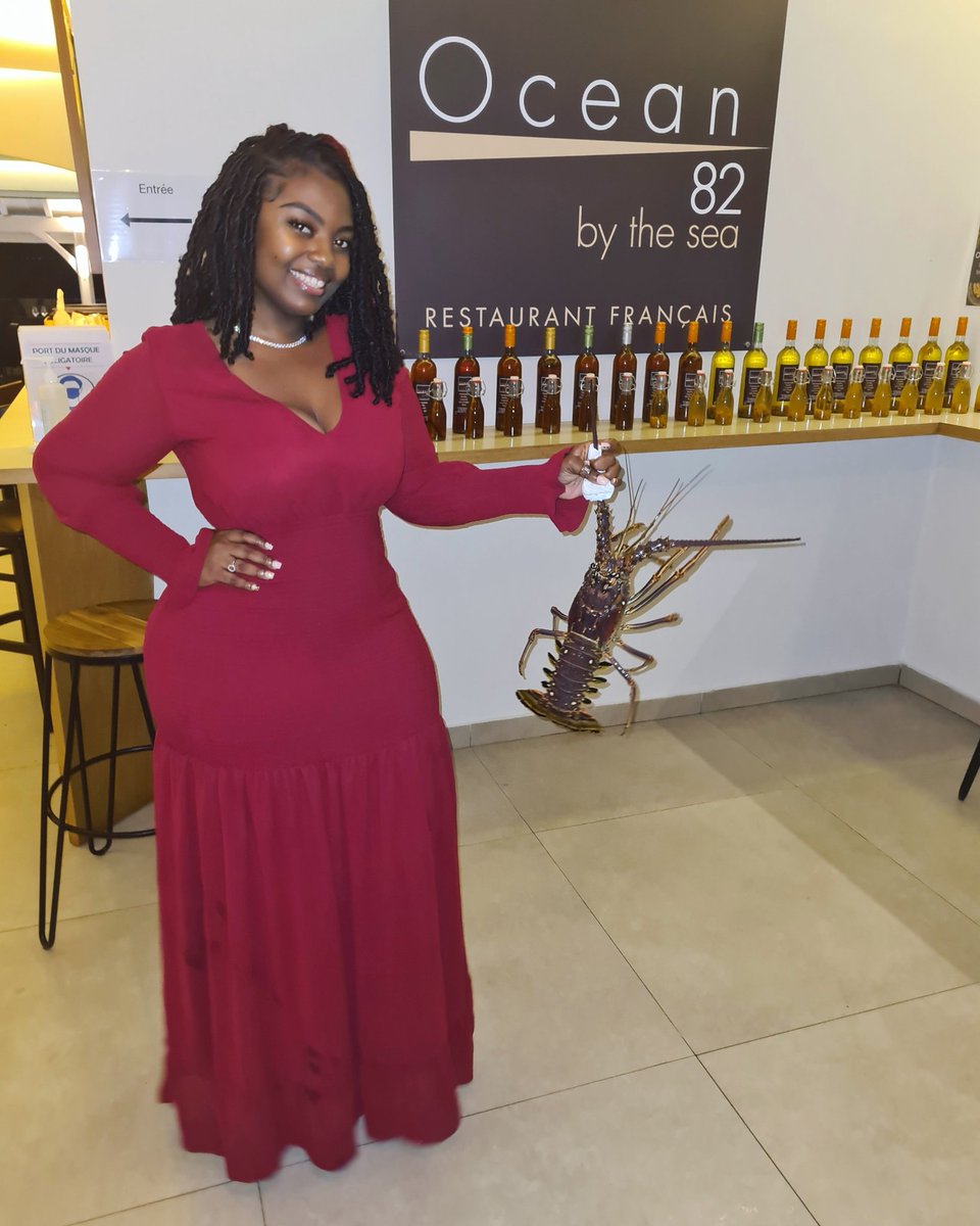 ladyofessence_'s tweet photo. If he got seen out with me it's a BIG look‼️
#dinner #ocean82 #saintmartin #curvy #blackmom #melaninpoppin #beauty #allsmiles https://t.co/8hkOMWReWa