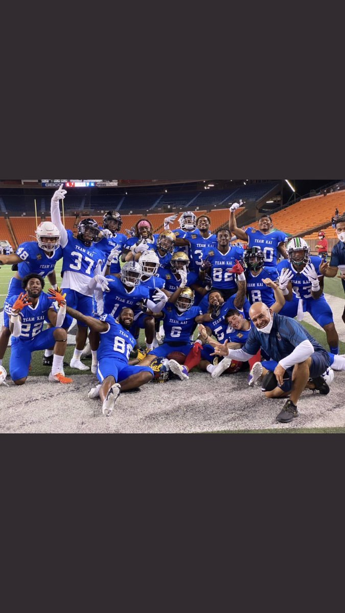 thank you <a href="/Hula_Bowl/">Hula Bowl</a> for allowing to represent <a href="/NDFootball/">Notre Dame Football</a> and myself one last time!! It was a blessing to be able to meet some new people and compete in Hawaii! 🙏🏽 #TheGoldenDomeGivesYouPowers☘️