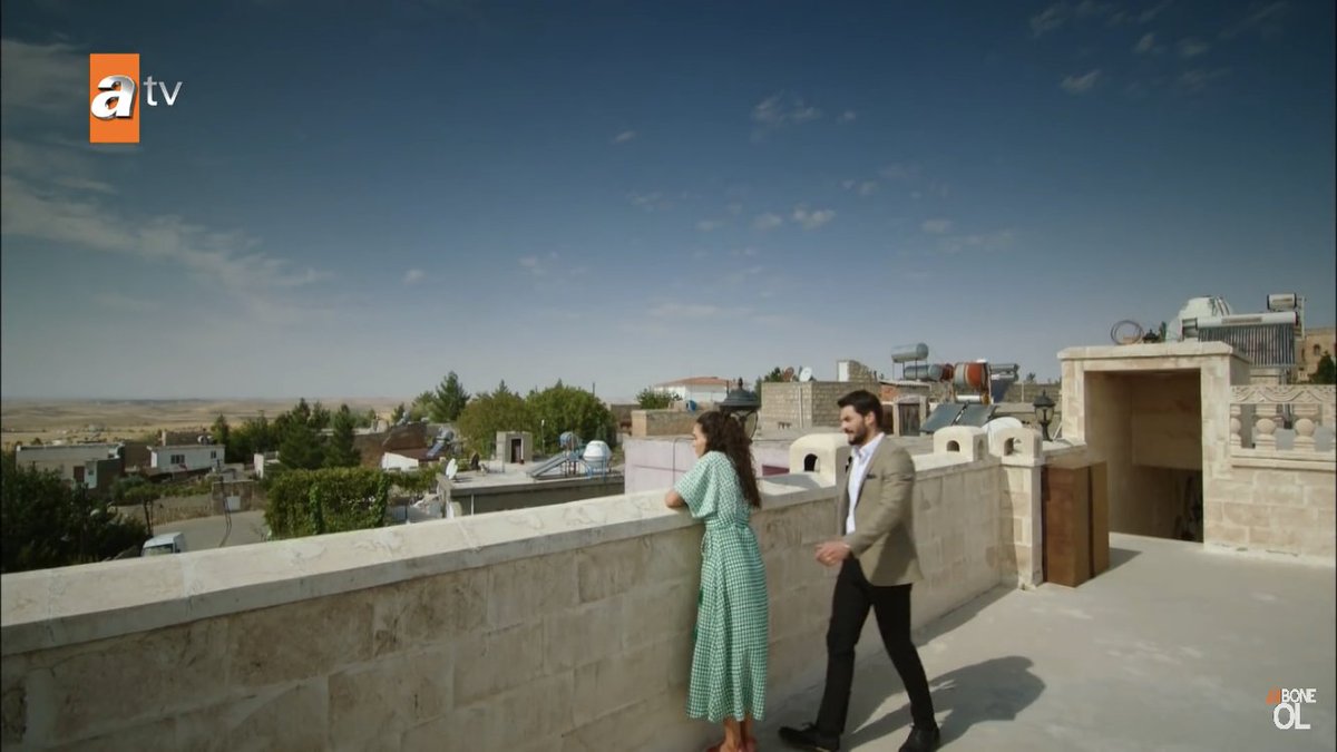 The first time Miran came up behind Reyyan she jumped and was startled. Now, she senses him, is no longer scared. Being approached from the back is the most vulnerable position& requires the highest level of trust to know you won’t be betrayed. They’ve reached that point.  #Hercai