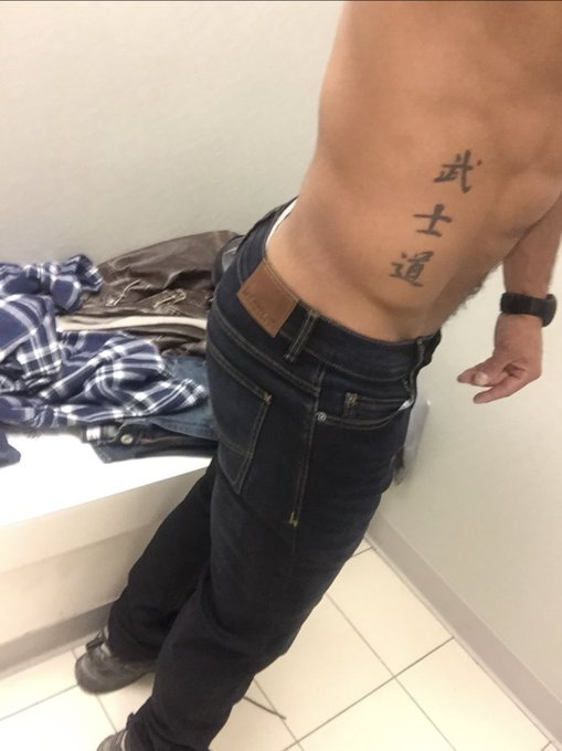 Watch me take them off😈 https://t.co/rzaiC9BSdq https://t.co/KwhEQEAjHe