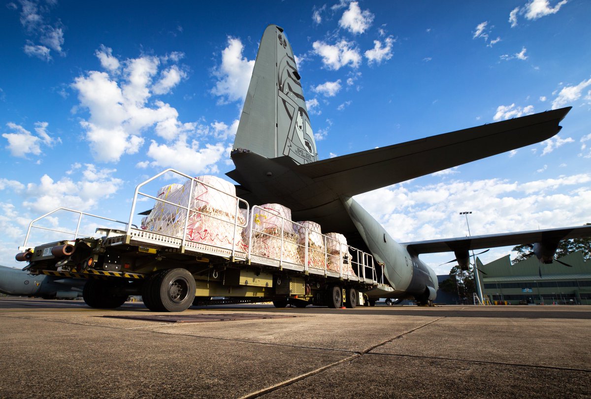 #YourADF continues to support WA’s ongoing firefighting efforts. An @AusAirForce C-130J Hercules loaded with 15.6 tonnes of aerial fire retardant has landed in WA, having flown from #RAAF Base Richmond in NSW. @deptdefence @D_LittleproudMP