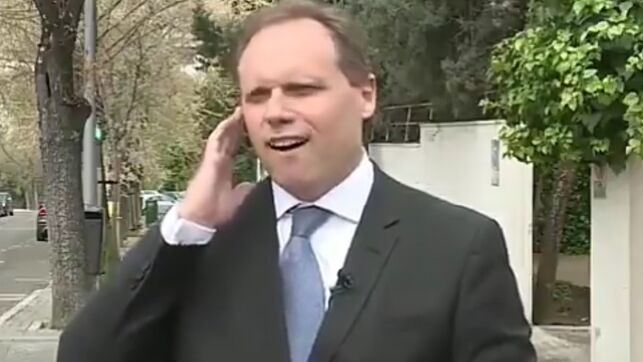 Mire señor, es un mentiroso. Vuestra desinformación es sublime. NO estoy haciendo practicas privadas, estoy TRABAJANDO en la Sanidad Pública sustituyendo a una compañera. No me escuchasteis, no sabéis lo que es el respeto, solo la tergiversación y la MENTIRA.