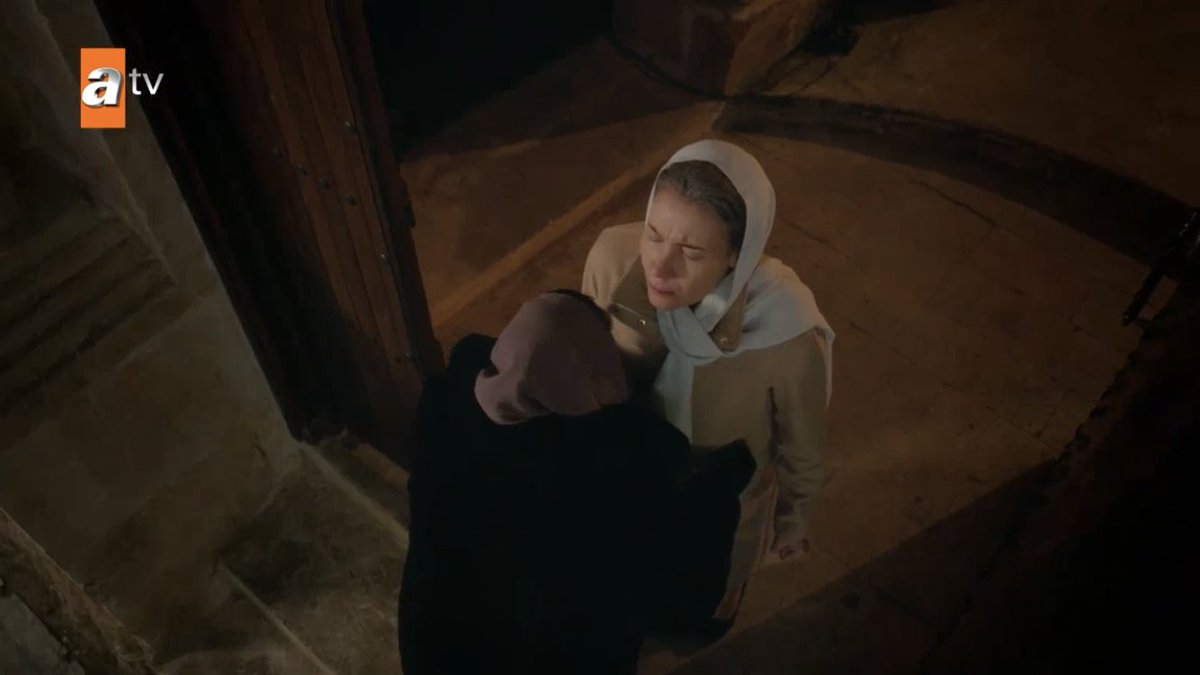 And she made herself very at home, and then became homicidal. One thing is for sure, the tension between her and Reyyan will only increase now, in a way that might get messy fast. My question is, what does she want? What is her end goal here?  #Hercai