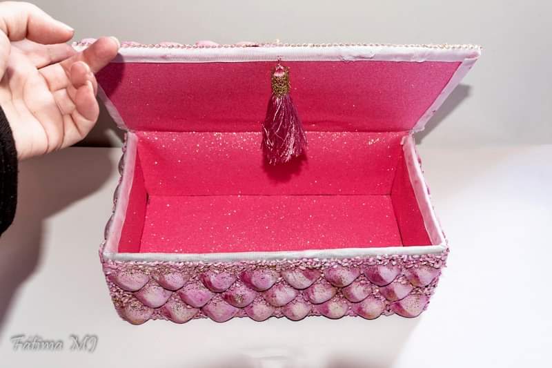 FatimaMarquezJ's tweet photo. #Caja para niña, para guardar sus tesoros. Esta #cajadecorada es de una niña de 7 años que le encanta el rosa. Y lo más importante a la niña le ha encantado, ver su cara fue todo un regalo para mi 😊 https://t.co/uJS3k8XD9x #artesania #dyd https://t.co/MYJXnuhd79