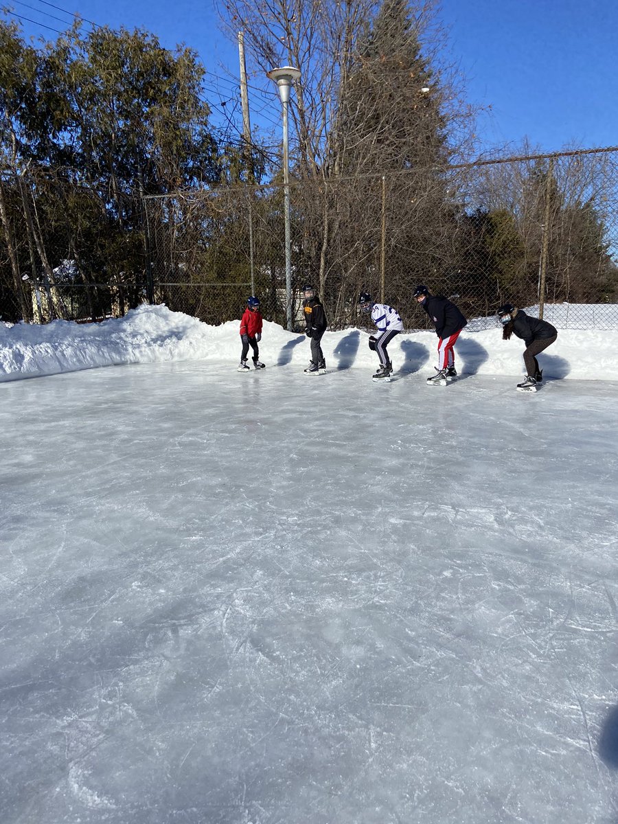 MrsHoll7's tweet photo. Beautiful day for a skate! So lucky to have a rink in our tennis courts this year! https://t.co/XOnaivhJLj