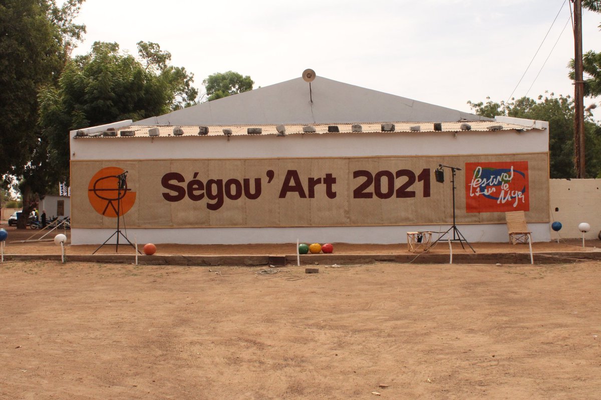 ArtBamako's tweet photo. #BAGexpose à #ségou_art2021
Ce soir cérémonie d'ouverture officielle de la 17e édition de Ségou'Art-FSN.
#bamakoartgallery
#contemporaryafricanart
#design #peinture #artcollector https://t.co/ZzrqLIwC8P https://t.co/eX2kdslnoe
